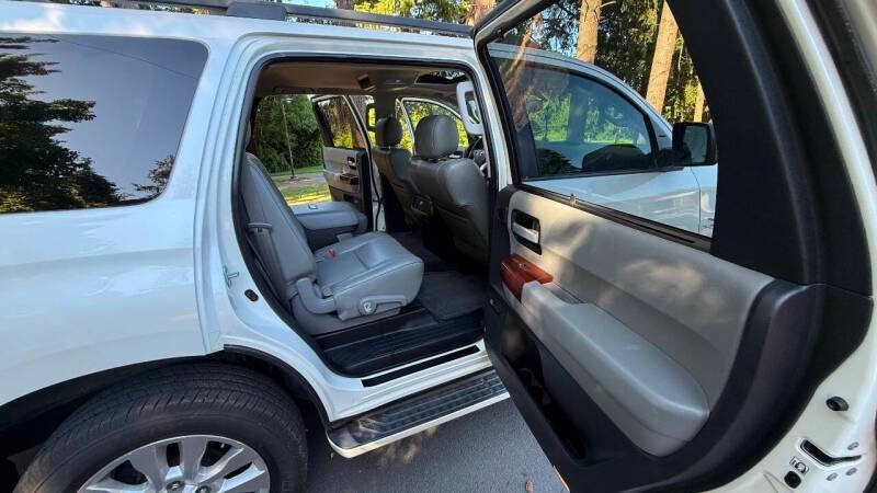 Used 2016 Toyota Sequoia Platinum AWD/4WD image 11