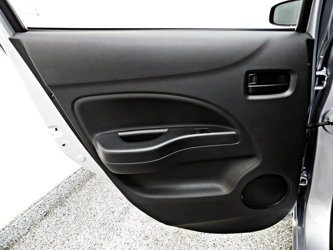 Used 2015 Mitsubishi Mirage ES image 9