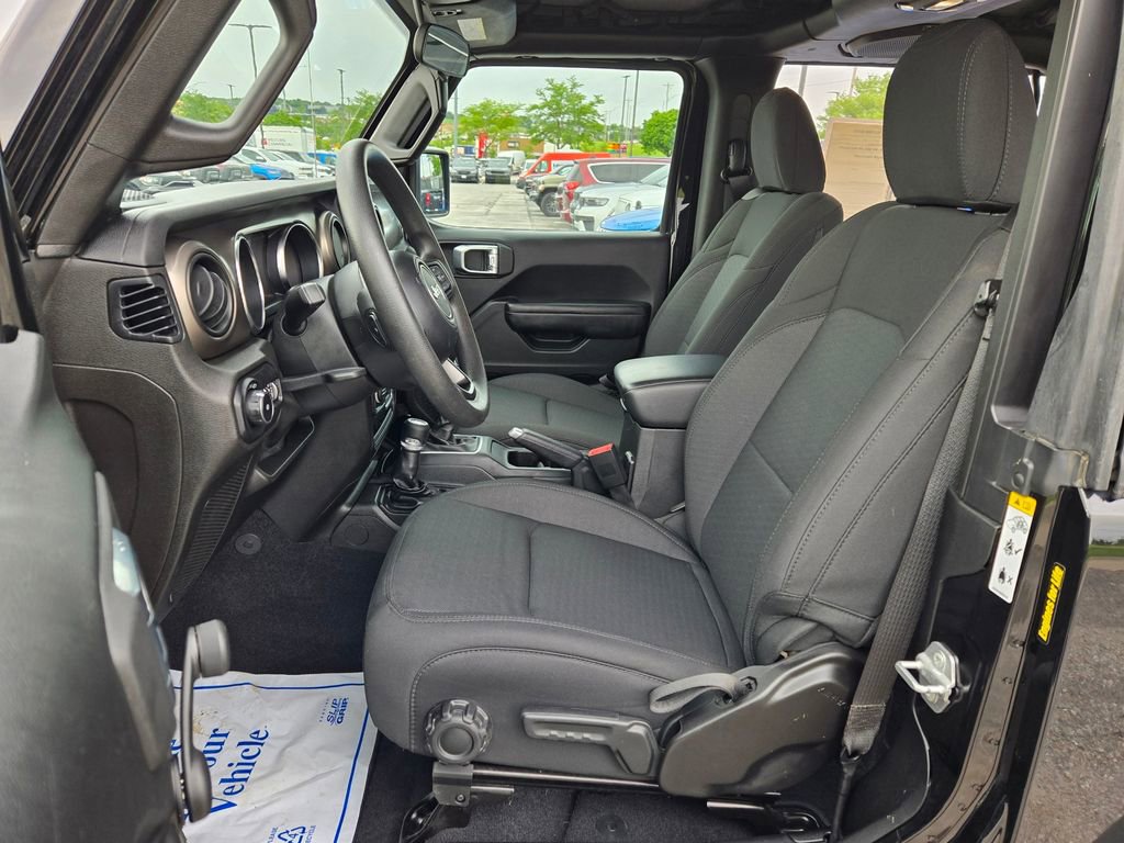 Used 2019 Jeep Wrangler Sport AWD/4WD image 14
