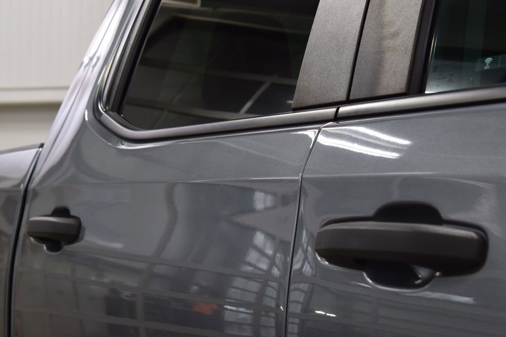 Used 2022 Chevrolet Silverado 1500 Custom w/ Safety Confidence Package AWD/4WD image 18