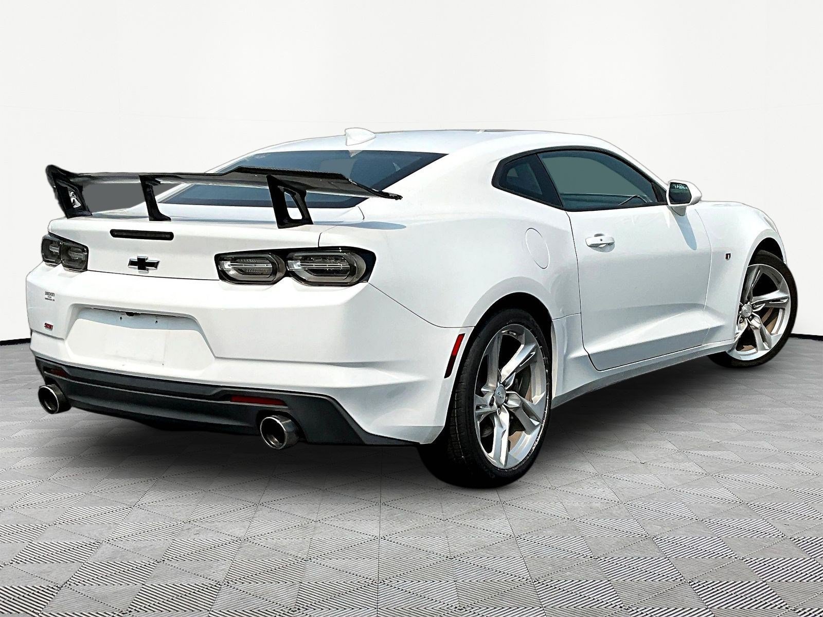 Used 2021 Chevrolet Camaro SS RWD image 6