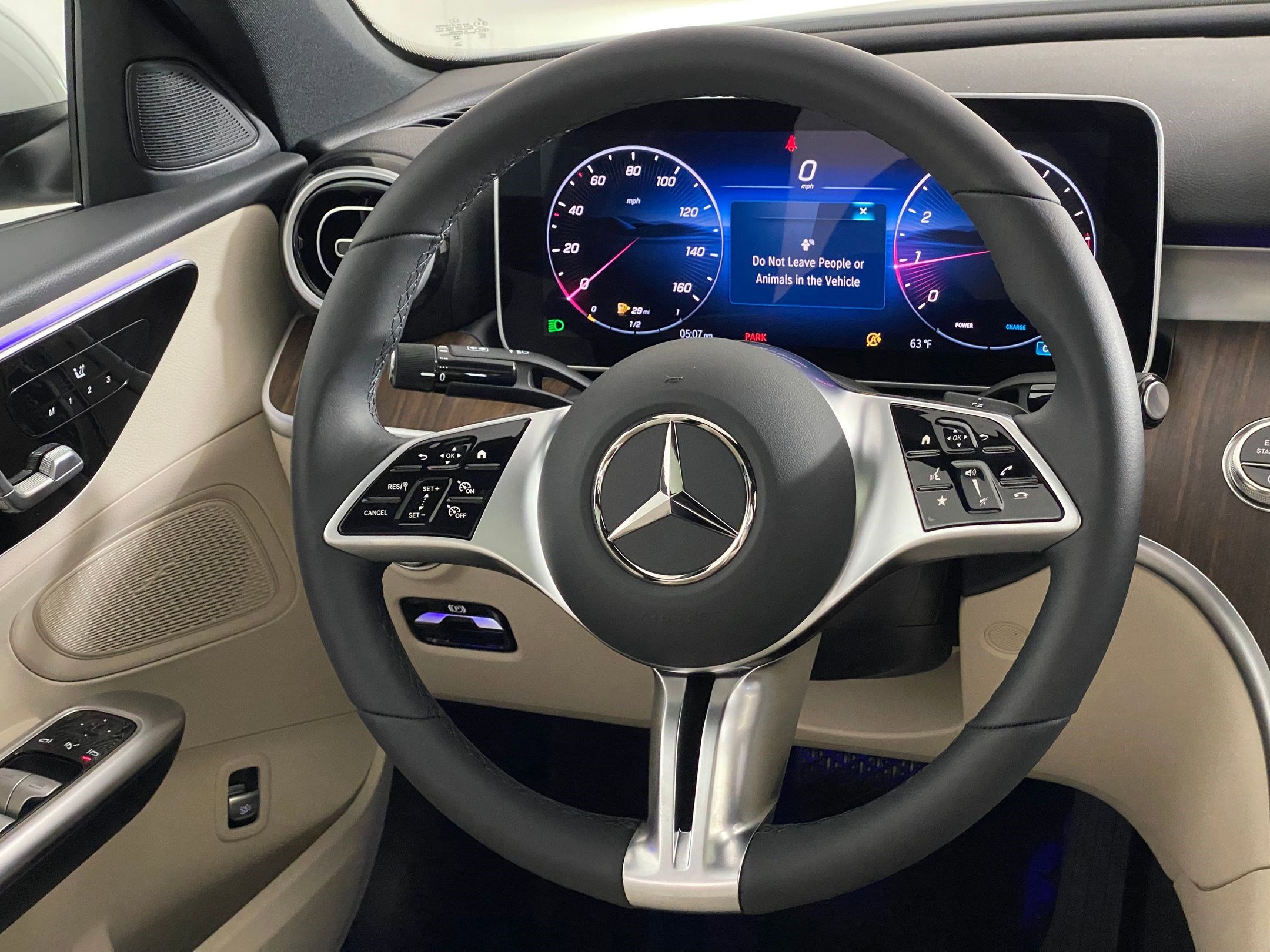 Used 2025 Mercedes-Benz C 300 4MATIC Sedan image 16