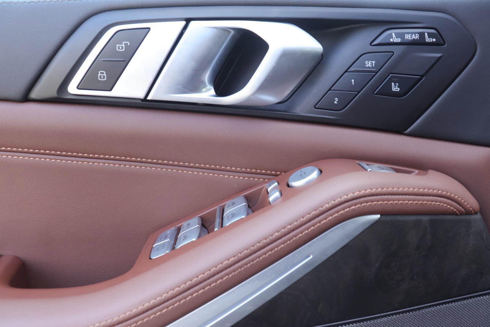 Used 2023 BMW X7 xDrive40i w/ Premium Package image 27