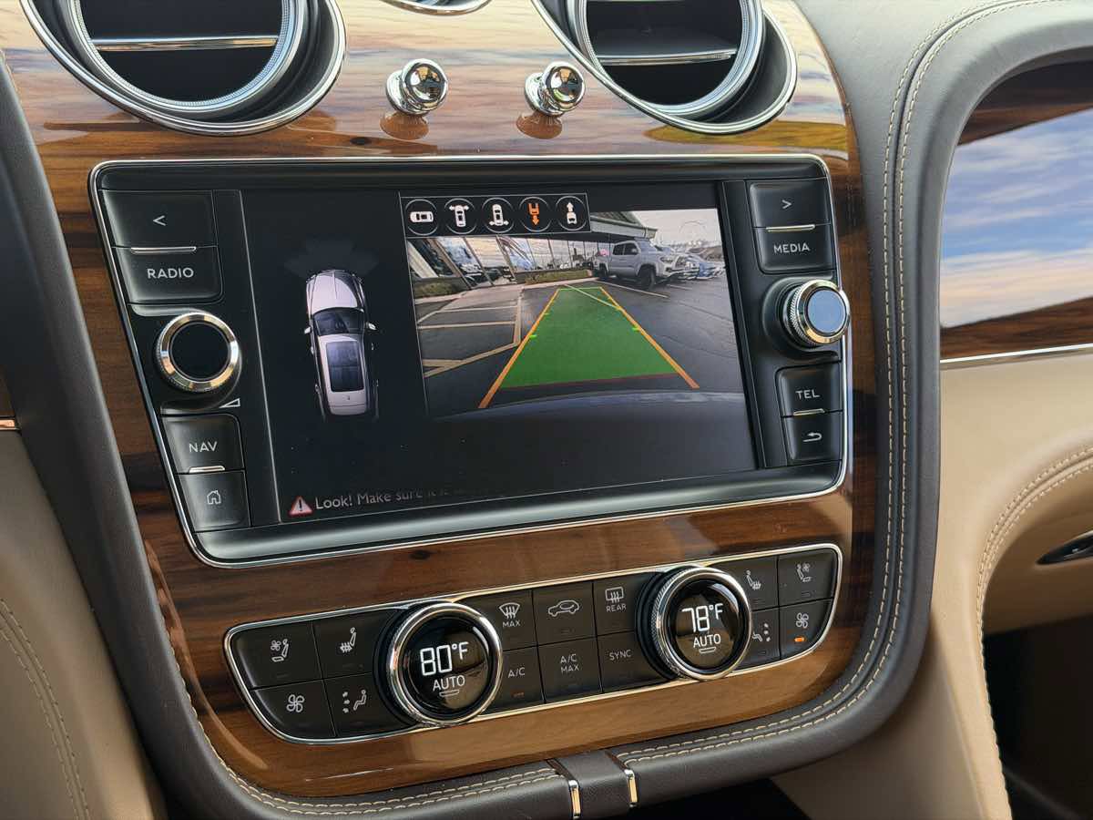 Used 2018 Bentley Bentayga image 61