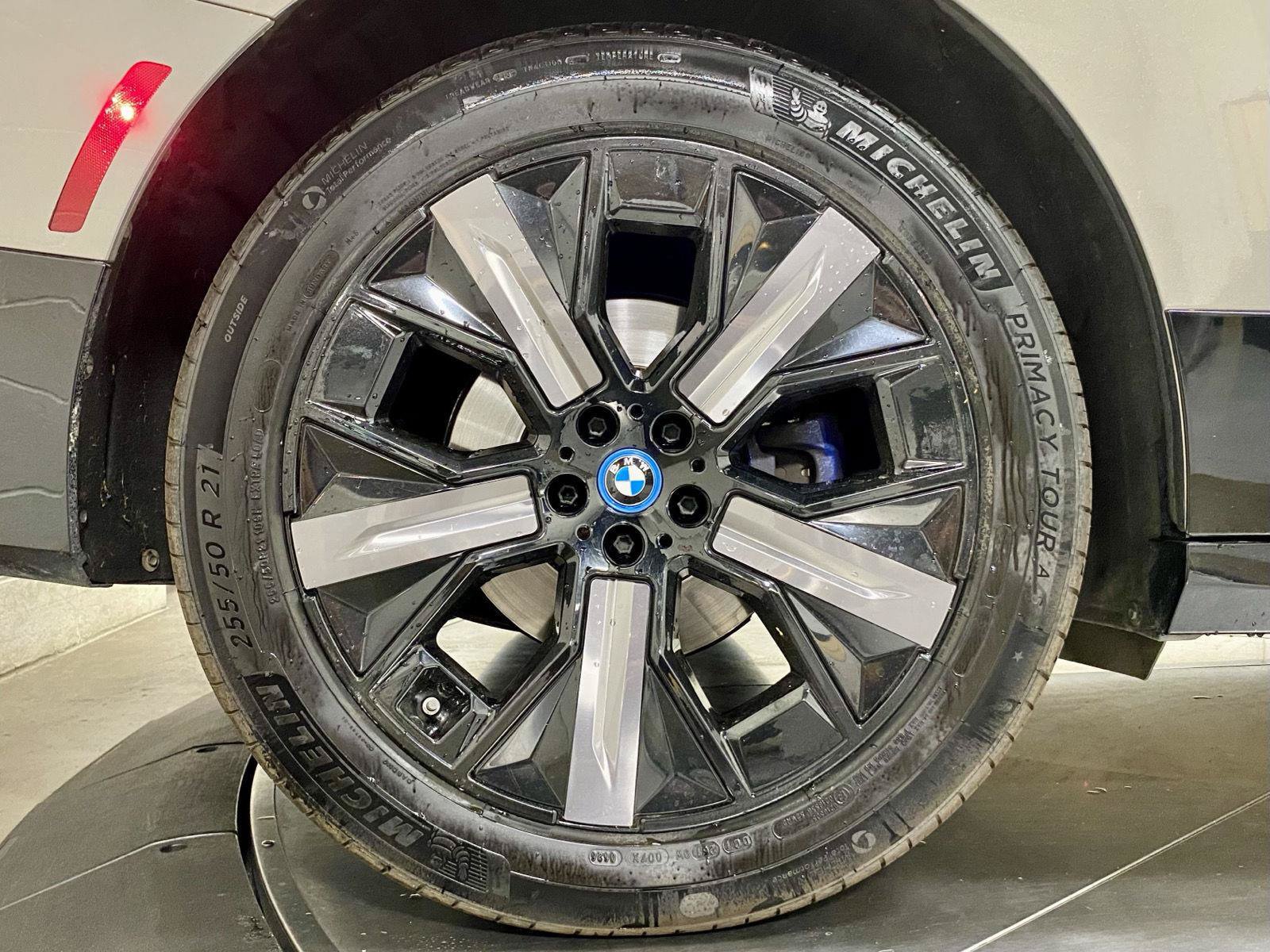 Used 2024 BMW iX xDrive50 w/ Sport Package AWD/4WD image 11