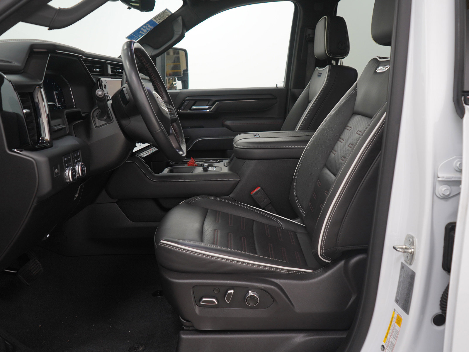 Used 2024 GMC Sierra 2500 AT4X image 23