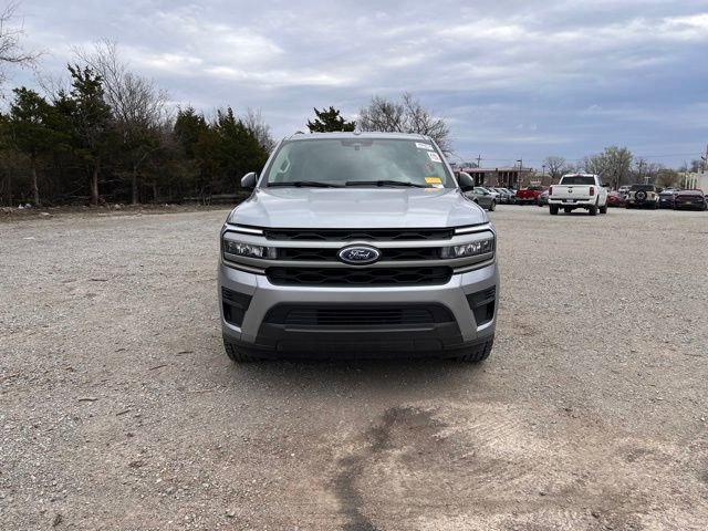 Used 2024 Ford Expedition XLT image 2