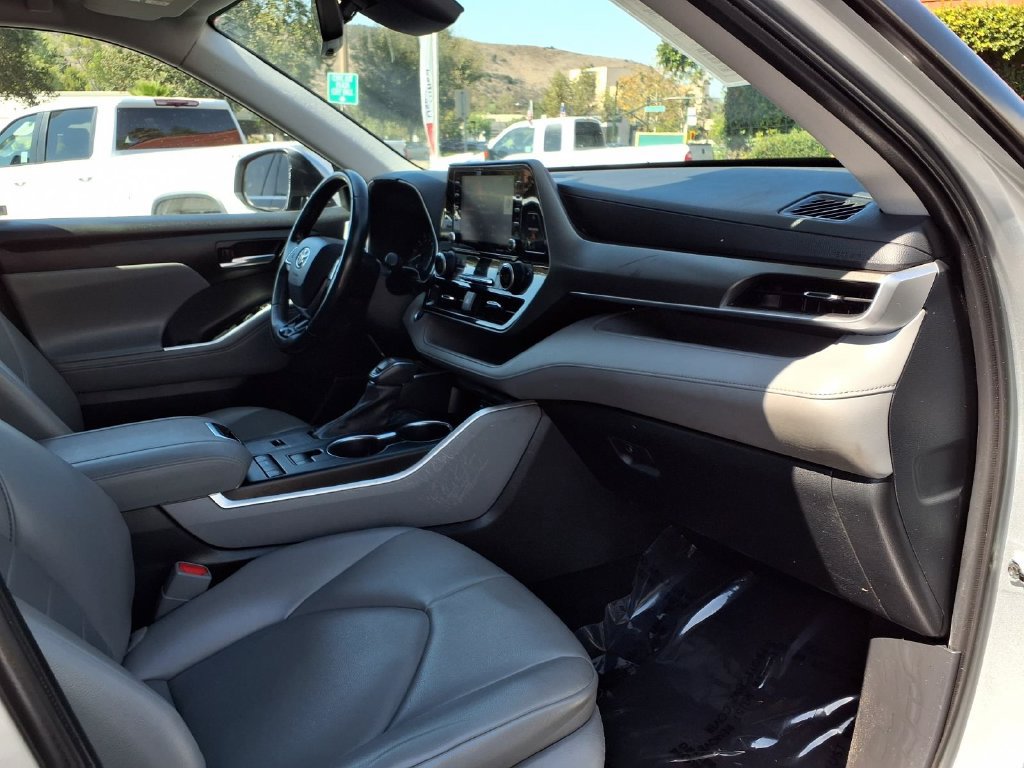 Used 2021 Toyota Highlander XLE FWD image 36