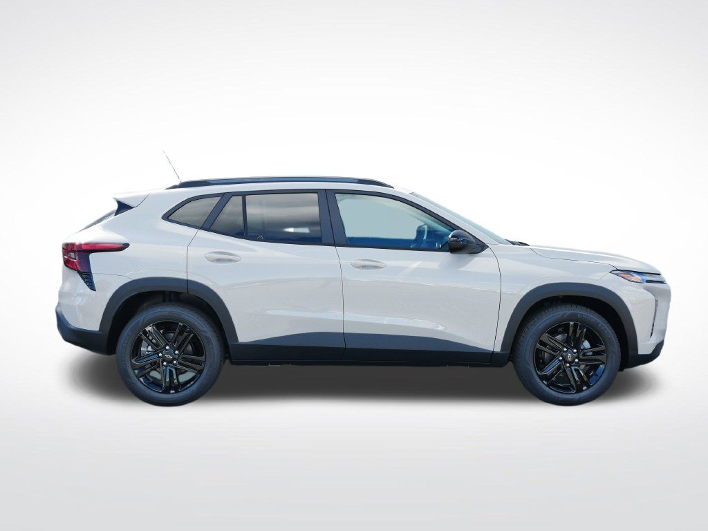 New 2026 Chevrolet Trax ACTIV w/ Sunroof Package FWD image 2
