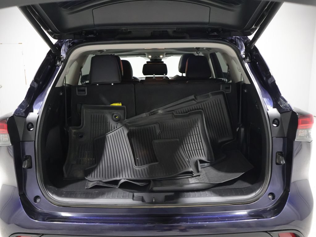 Certified 2024 Toyota Highlander XLE AWD/4WD image 4