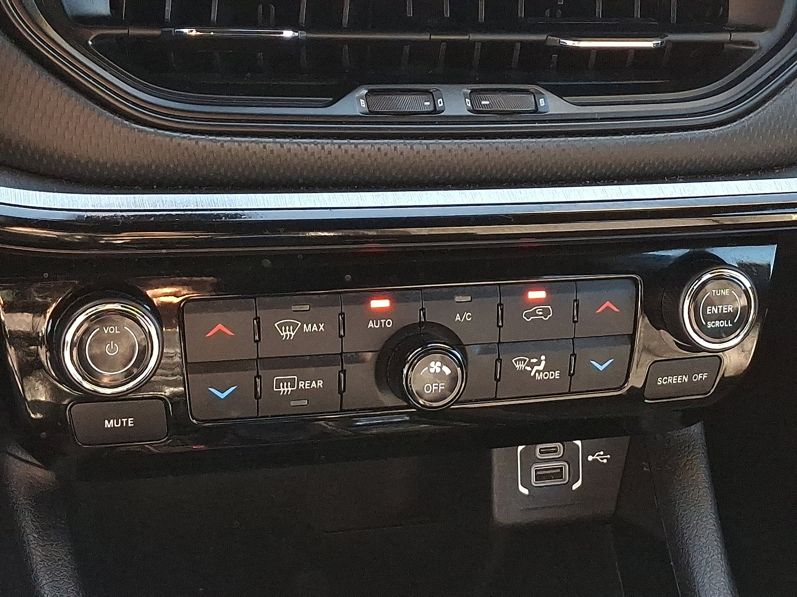 Certified 2024 Jeep Compass Trailhawk AWD/4WD image 15