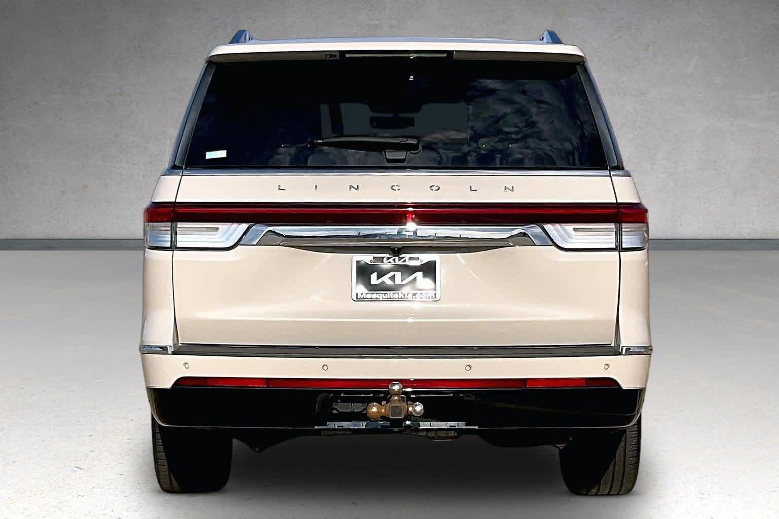 Used 2022 Lincoln Navigator Reserve AWD/4WD image 5