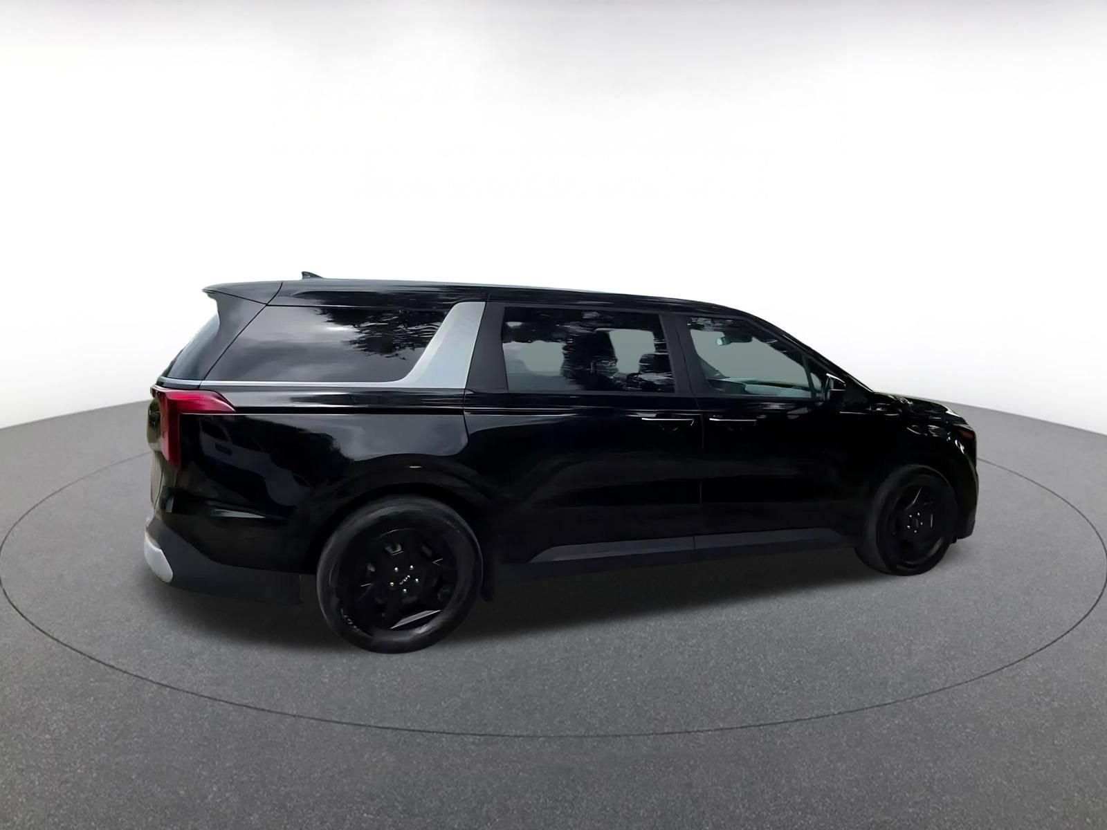 Used 2026 Kia Carnival FWD image 13
