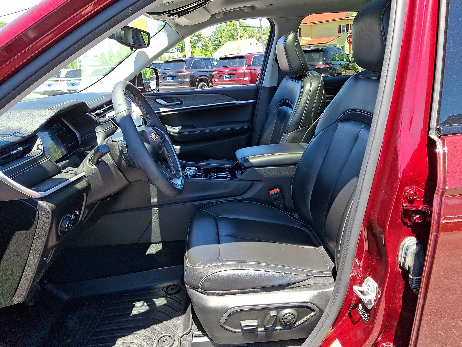 Certified 2023 Jeep Grand Cherokee L Limited w/ Black Appearance Package AWD/4WD image 14