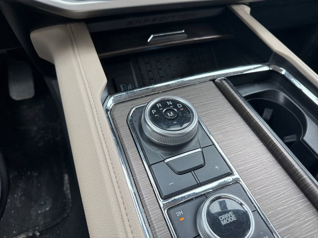 Used 2024 Ford Expedition Max Limited image 19