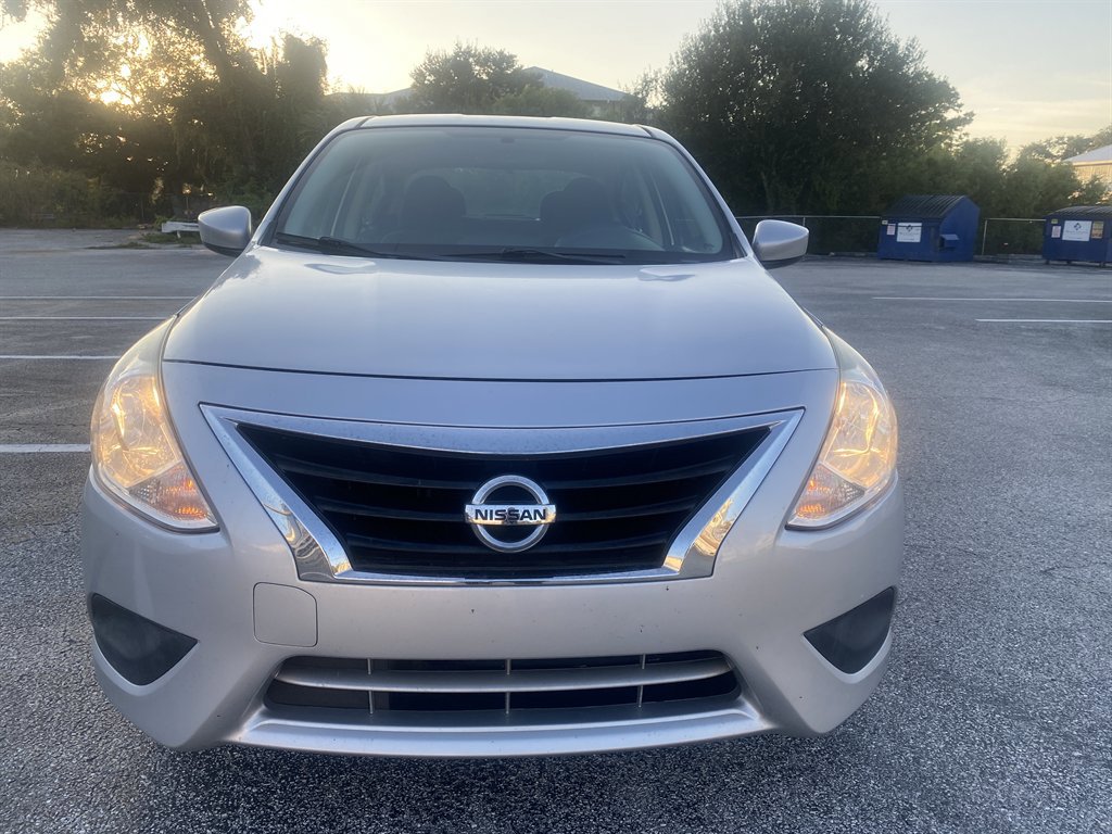 Used 2015 Nissan Versa SV image 2