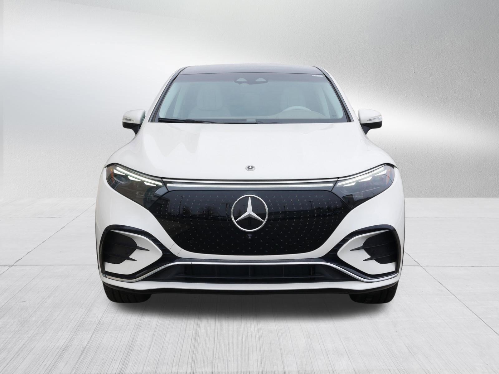 Used 2023 Mercedes-Benz EQS 580 4MATIC SUV image 2