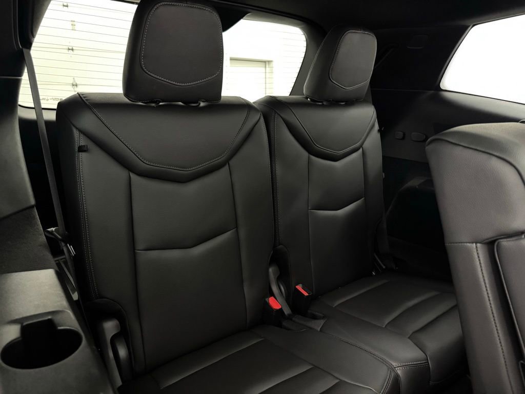 Used 2025 Cadillac XT6 Luxury w/ LPO, Floor Liner Package image 40
