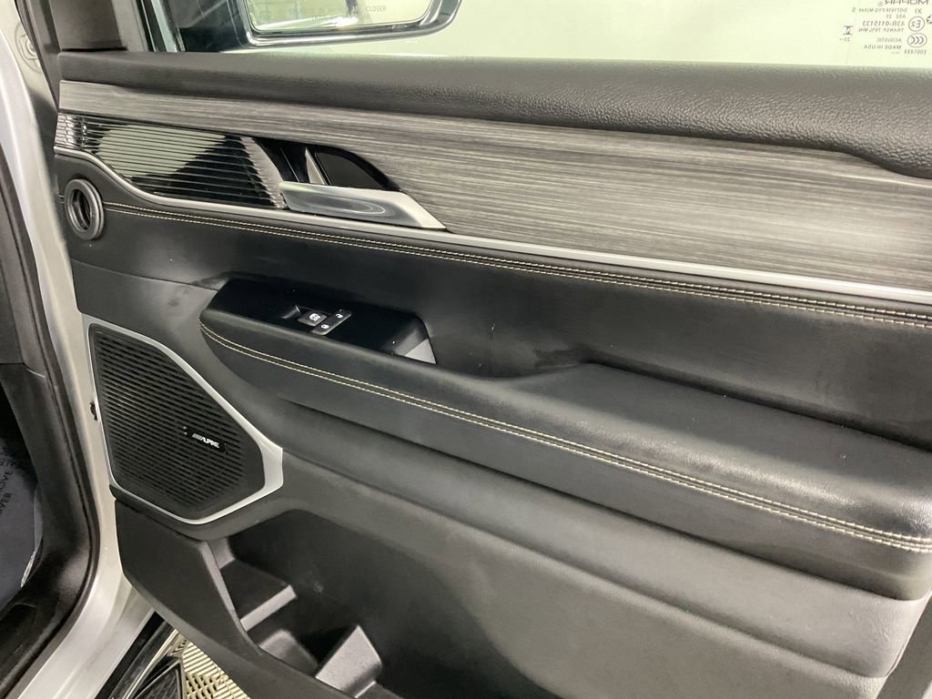 Used 2024 Jeep Wagoneer Series III w/ Flexible Seating Group image 26