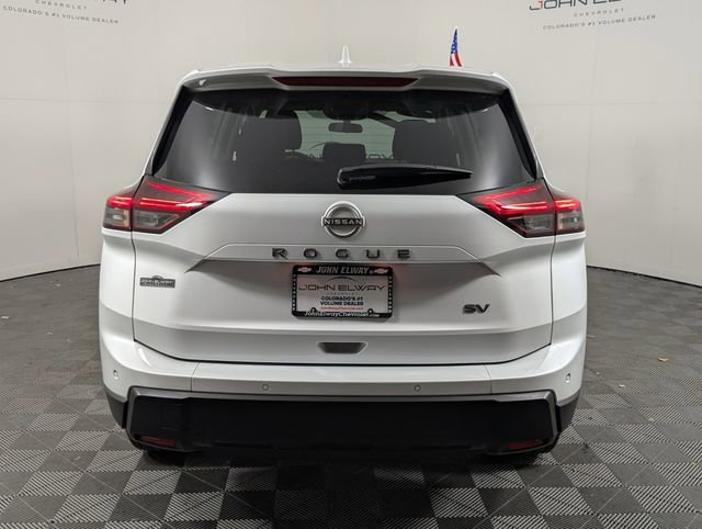Used 2024 Nissan Rogue SV image 4