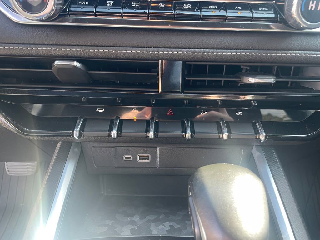 Used 2023 Chevrolet Colorado LT w/ LT Convenience Package image 17