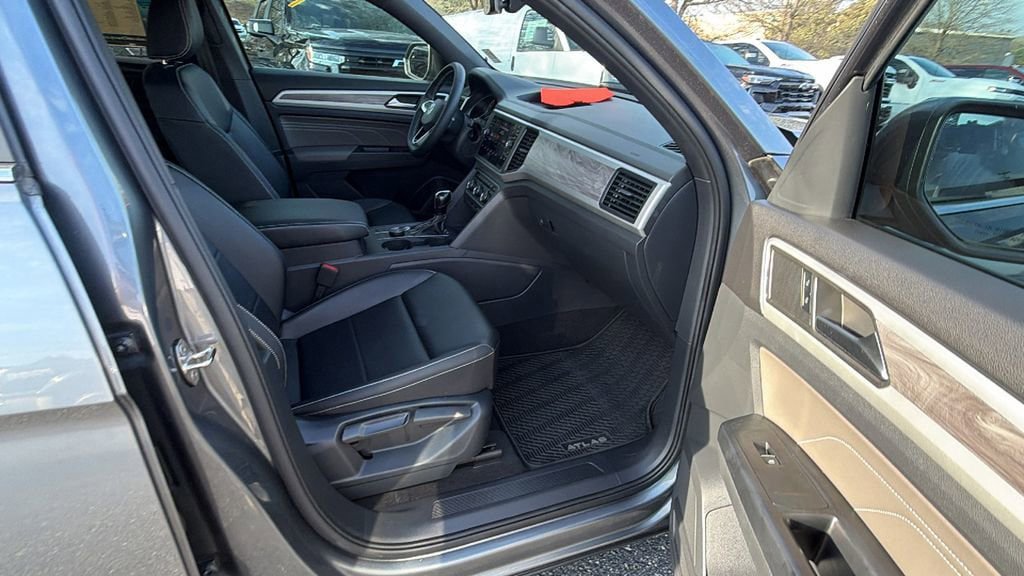Used 2021 Volkswagen Atlas Cross Sport SE image 16