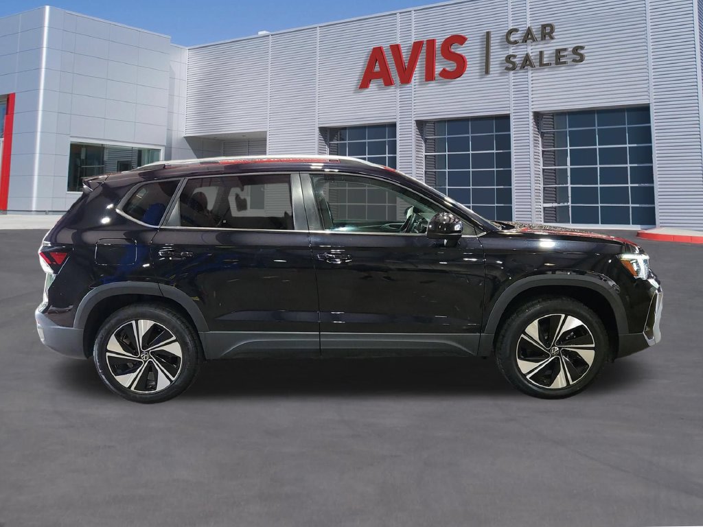 Used 2025 Volkswagen Taos SE AWD/4WD image 5