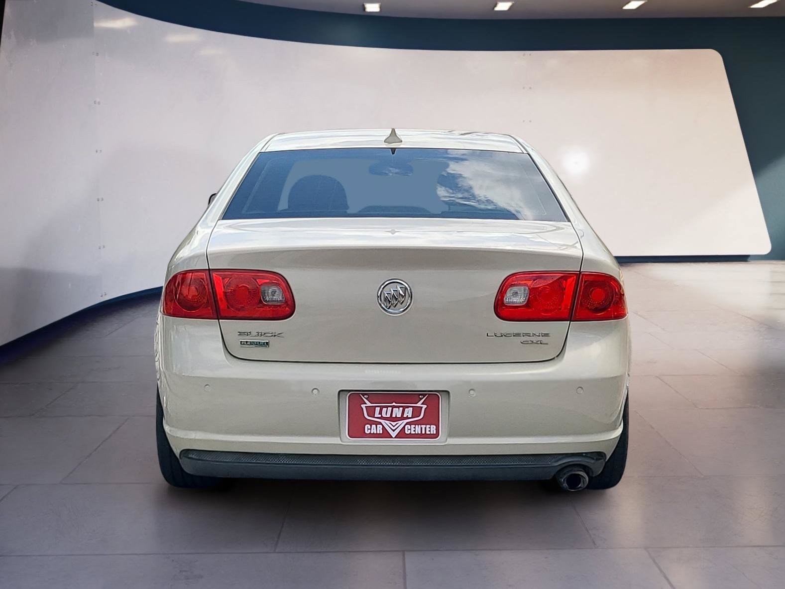 Used 2010 Buick Lucerne CXL w/ Driver Confidence Package FWD image 4