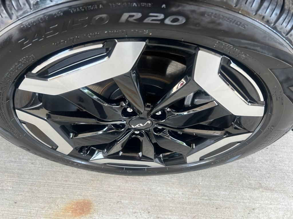 Certified 2025 Kia Telluride EX w/ EX Captain's Chair Package AWD/4WD image 39