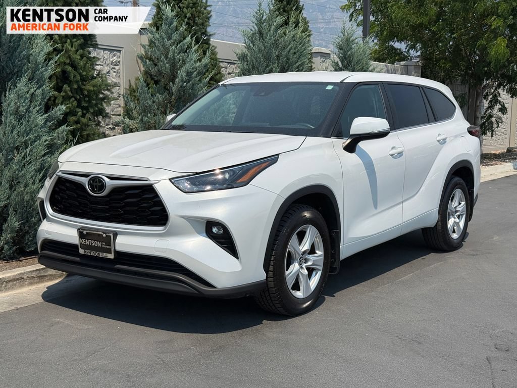 Used 2025 Toyota Highlander LE AWD/4WD image 4