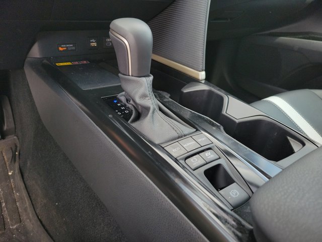 Used 2025 Toyota Camry SE image 10