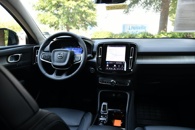 Certified 2023 Volvo XC40 B5 Plus w/ Driver Assist Package AWD/4WD image 23