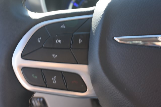 Used 2024 Chrysler Pacifica Limited FWD image 22
