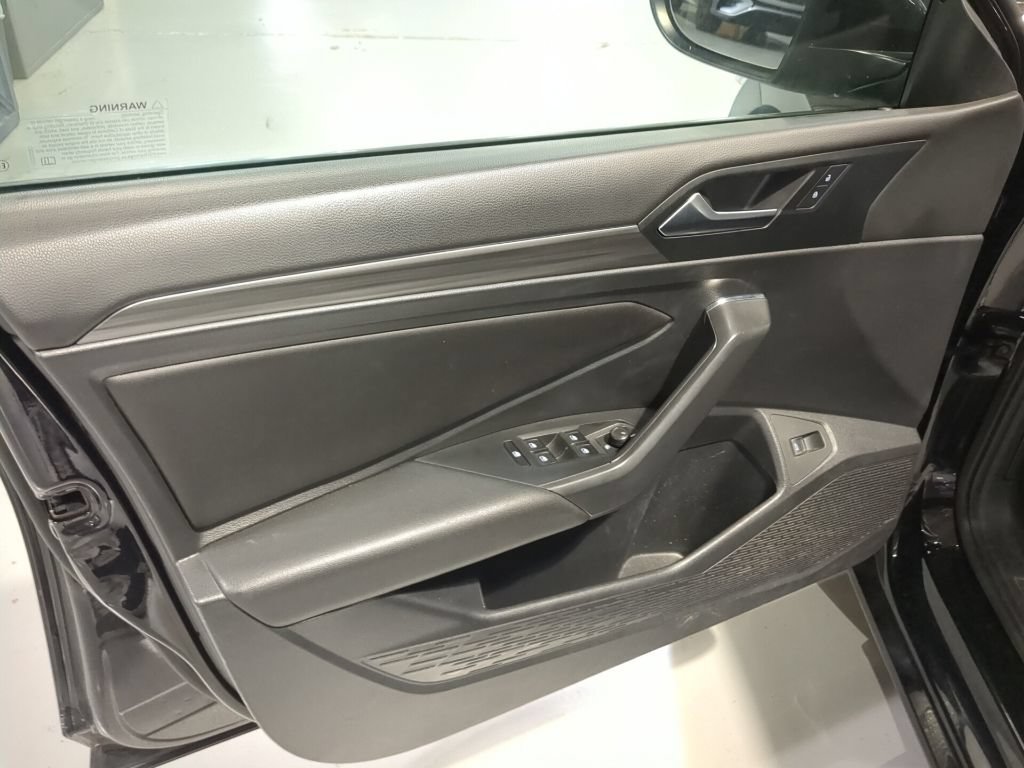 Used 2019 Volkswagen Jetta SEL w/ Cold Weather Package FWD image 14