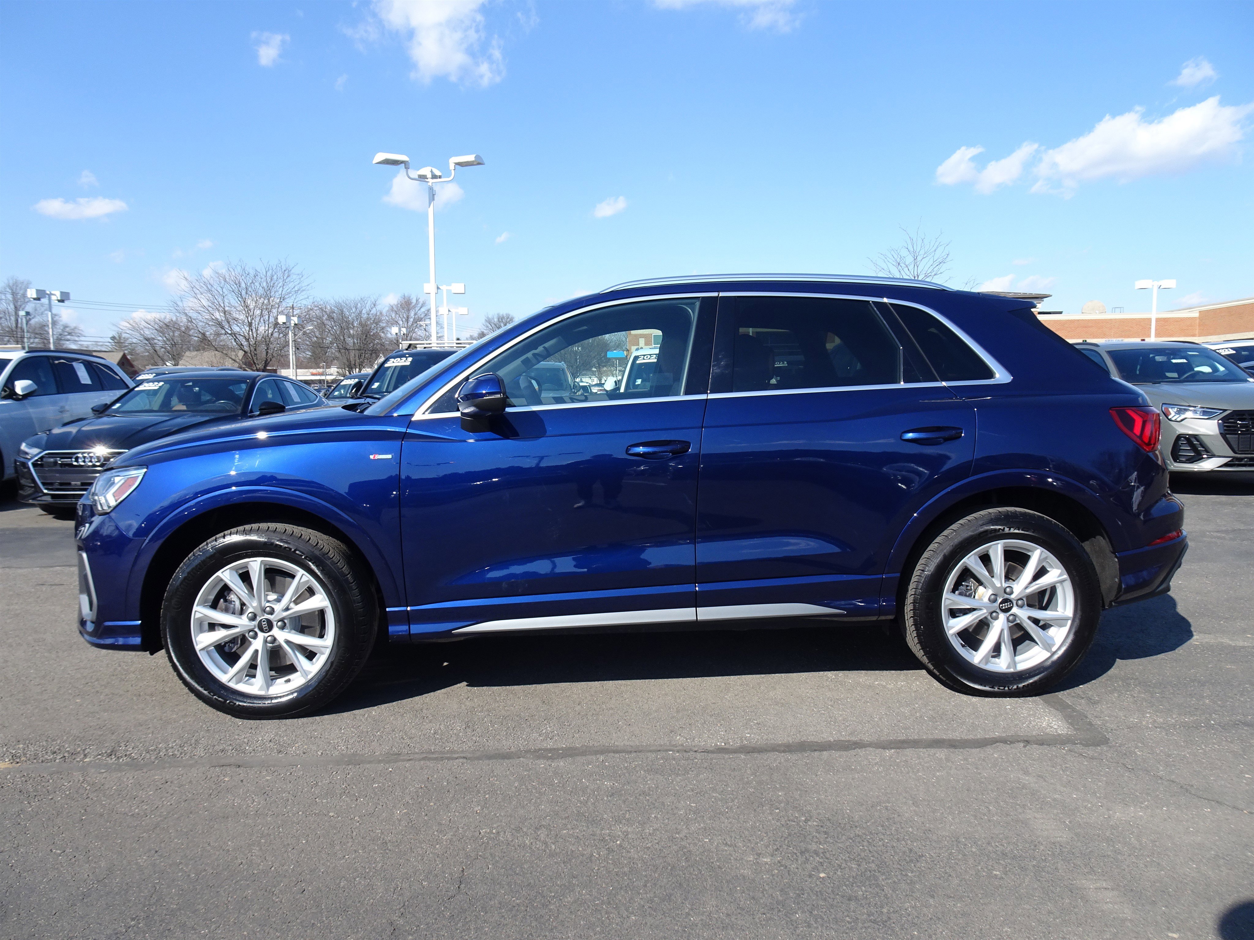 Certified 2025 Audi Q3 2.0T Premium w/ Convenience Package image 2