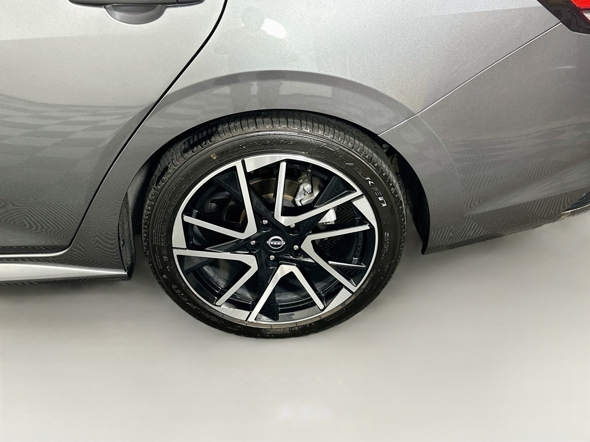 Used 2025 Nissan Sentra SR FWD image 11