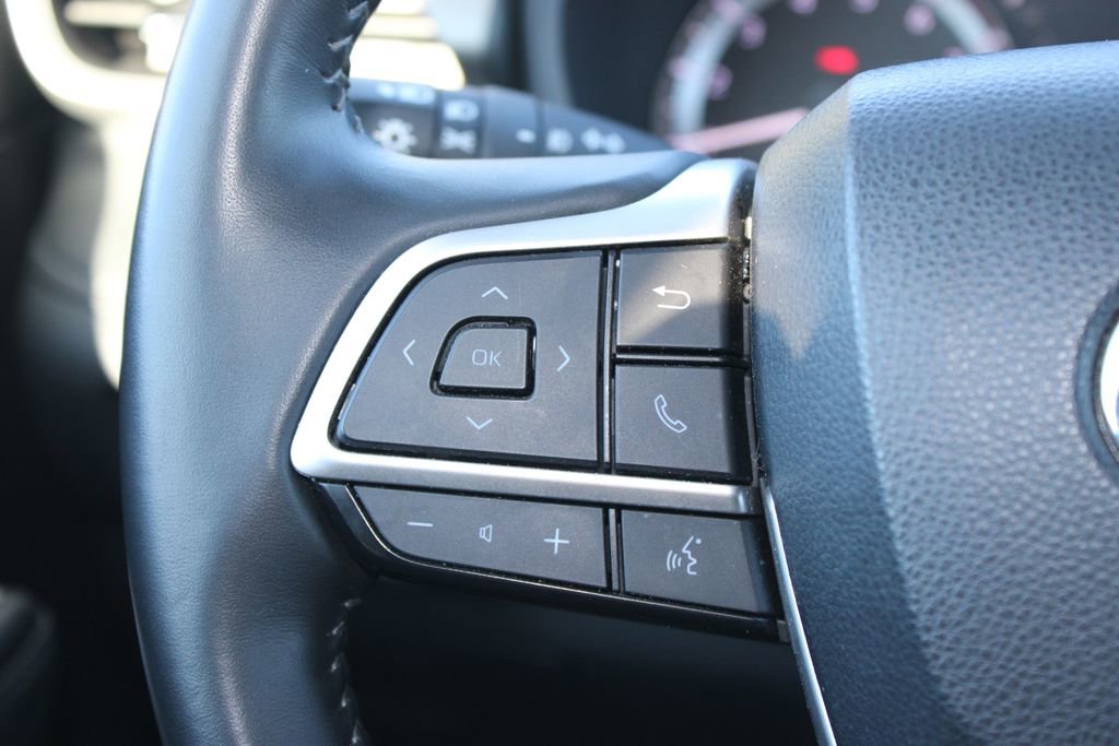 Used 2024 Toyota Highlander LE image 36