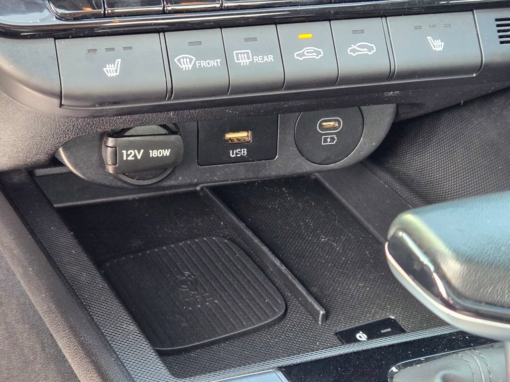 Certified 2024 Hyundai Elantra Limited FWD image 36