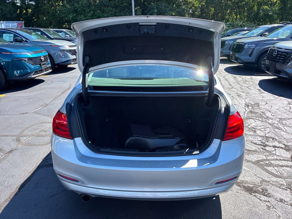 Used 2017 BMW 320i xDrive Sedan AWD/4WD image 13