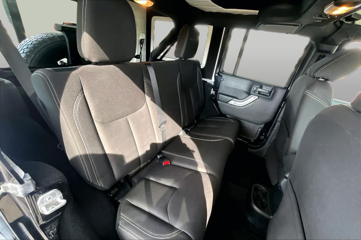 Used 2017 Jeep Wrangler Unlimited Sahara AWD/4WD image 20