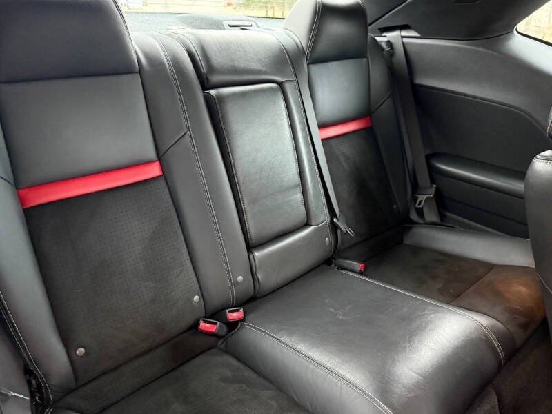 Used 2010 Dodge Challenger SRT8 RWD image 27