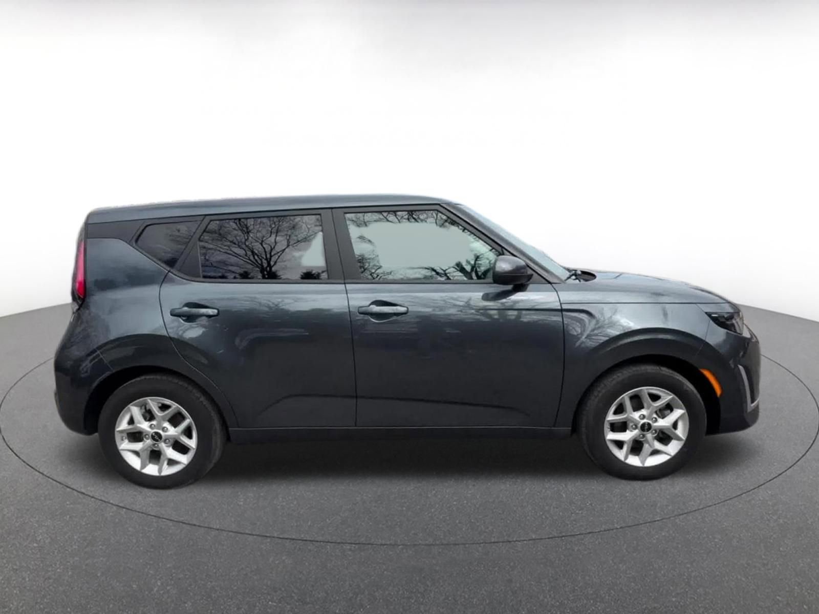 Used 2025 Kia Soul LX w/ LX Technology Package FWD image 16
