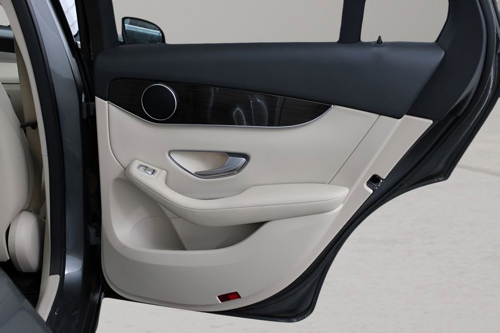 Used 2019 Mercedes-Benz GLC 300 image 11