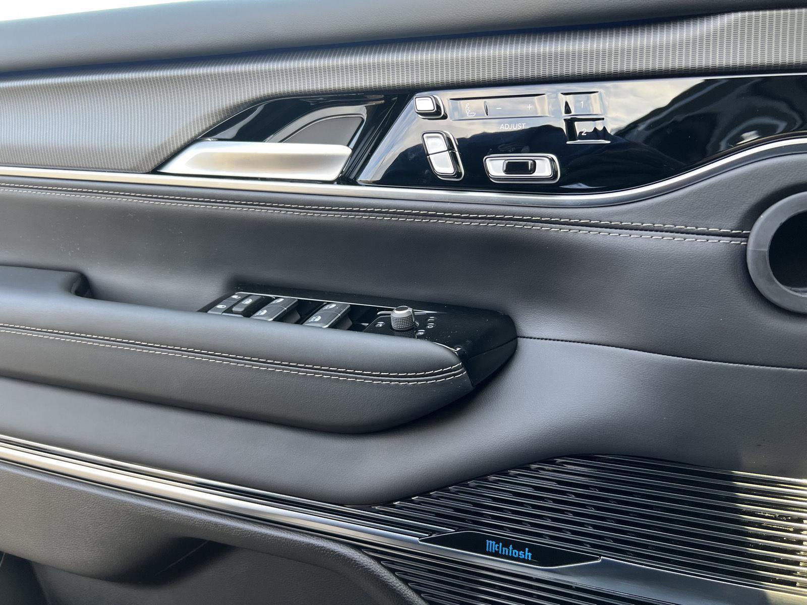 New 2026 Jeep Grand Wagoneer Summit image 12