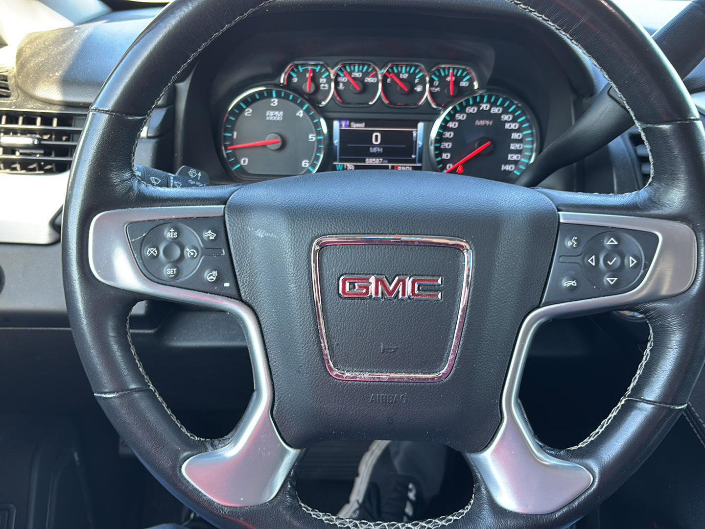 Used 2018 GMC Yukon SLT w/ HD Trailering Package image 19