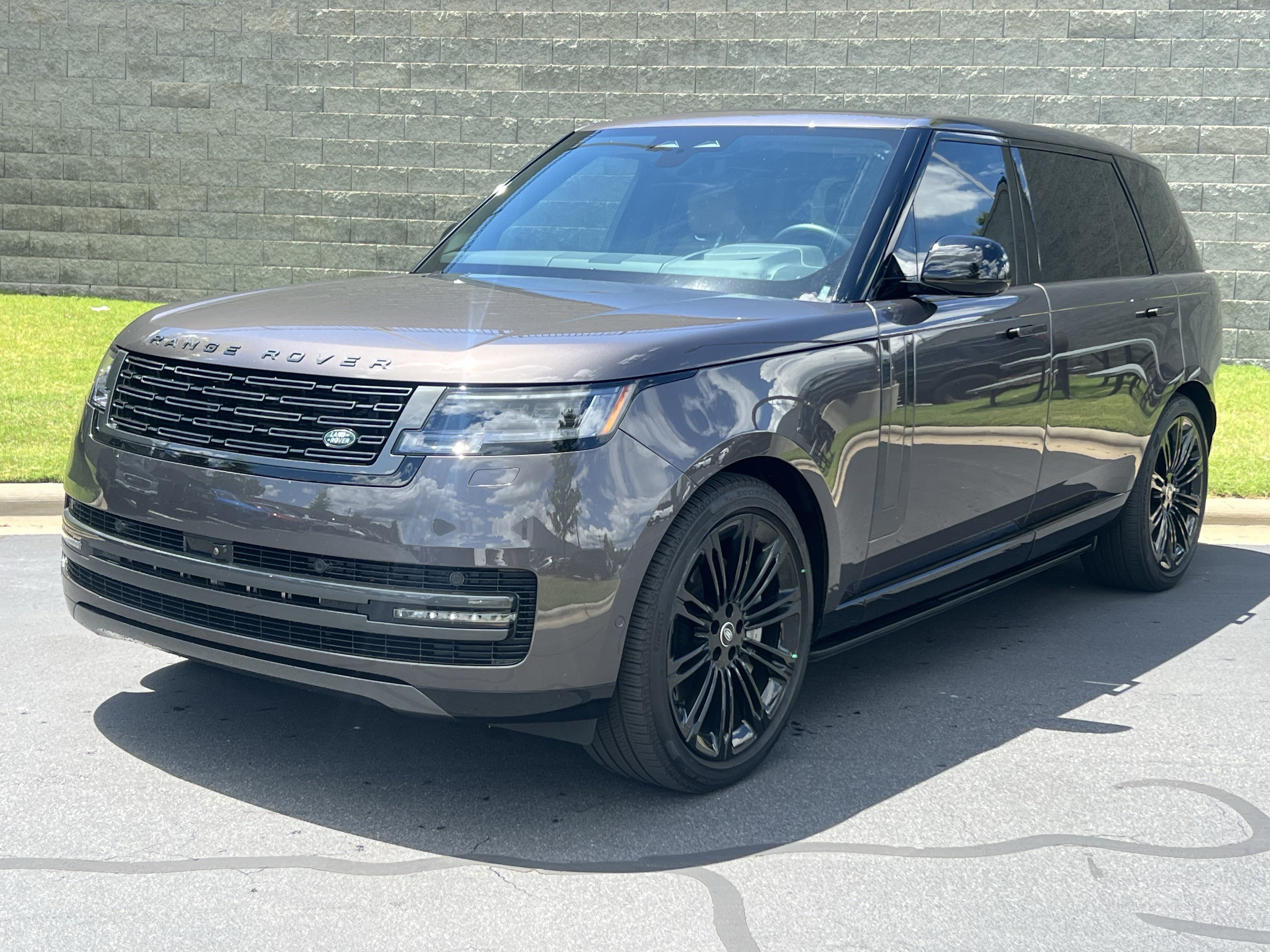 Used 2025 Land Rover Range Rover Long Wheelbase SE