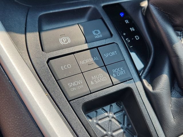 Used 2025 Toyota RAV4 XLE AWD/4WD image 22