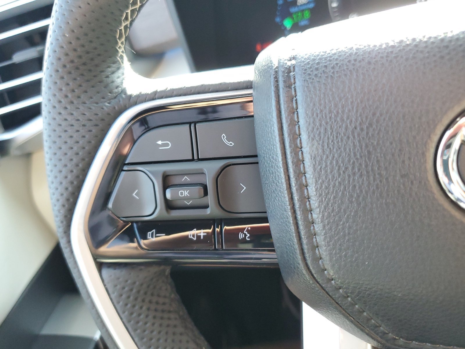 Used 2024 Toyota Sequoia Capstone AWD/4WD image 22