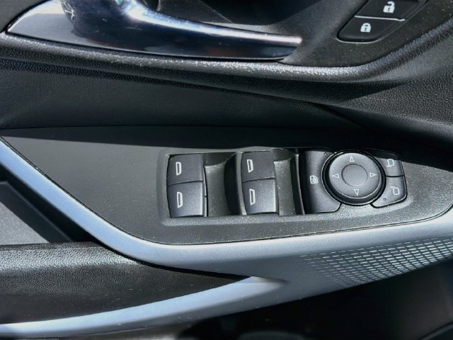 Used 2024 Chevrolet Trax RS w/ Driver Confidence Package FWD image 17