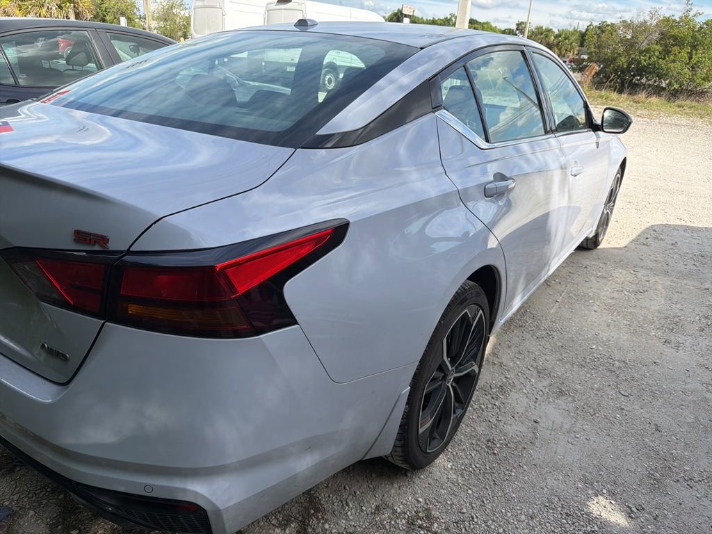 Used 2025 Nissan Altima 2.5 SR AWD/4WD image 7